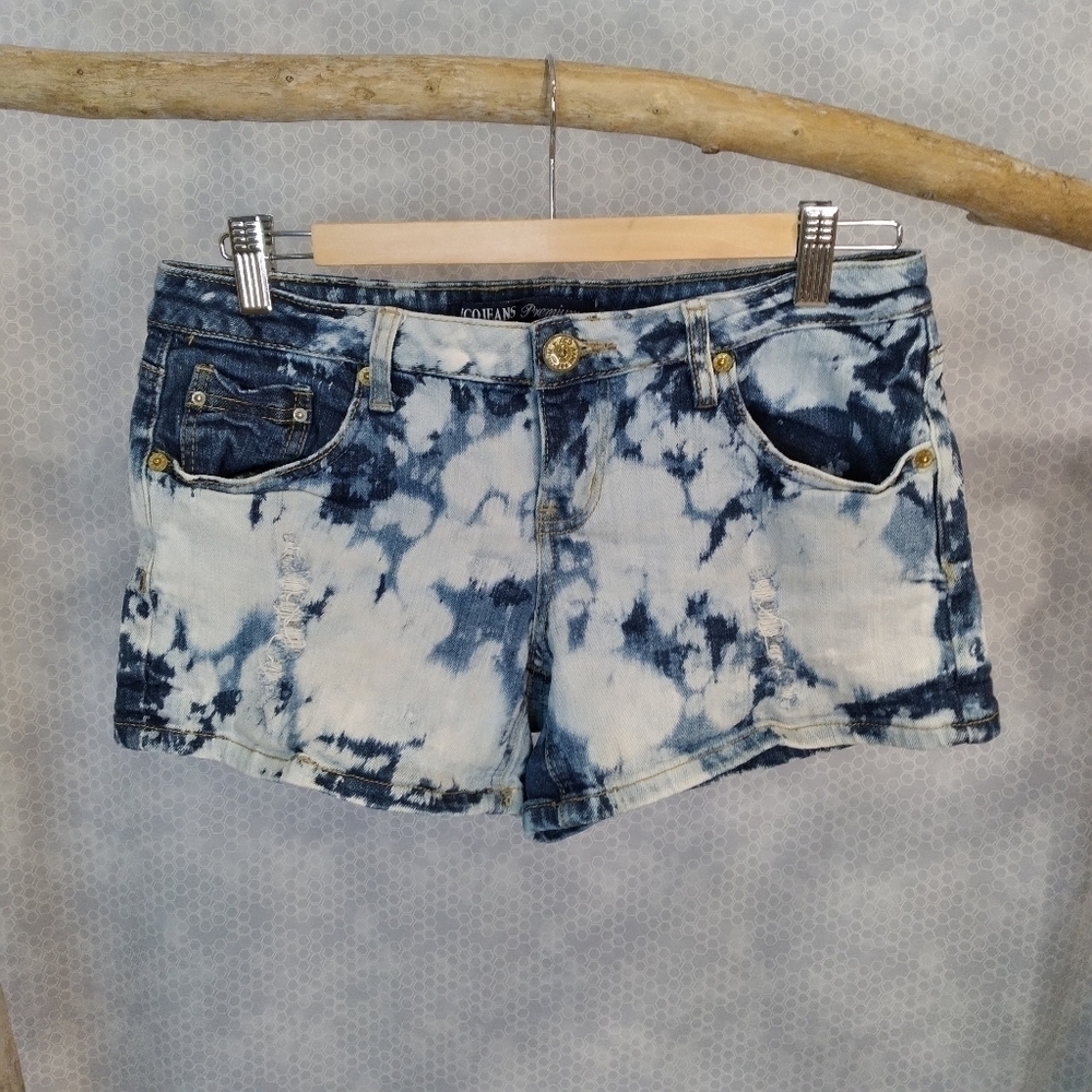 ZCO jeans bleach dyed distressed zipper fly denim jean shorts in size 7 in EUC